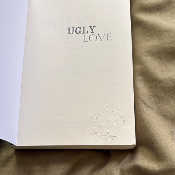 Colleen Hoover Book Set - Blue, White, Pink Covers - Picture 8 of 9